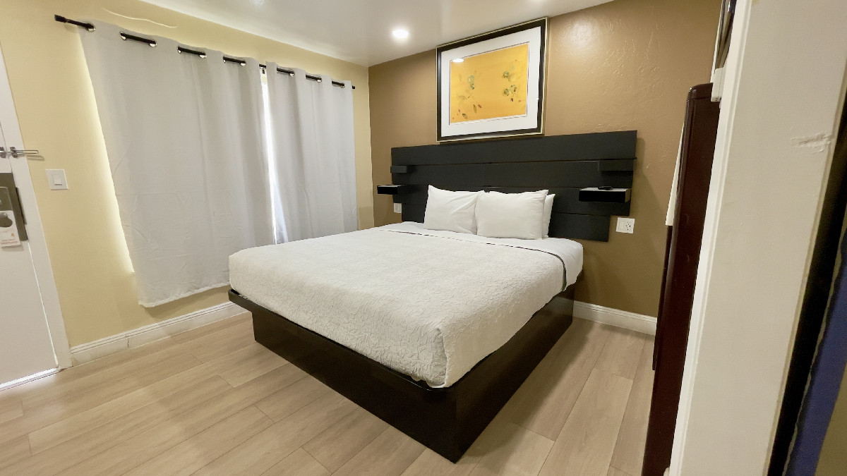 Queen Bed